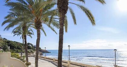 Apartment by the Sea by Hello Homes Sitges