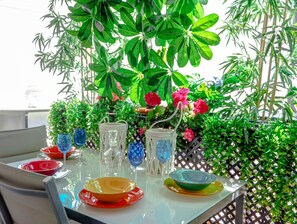Outdoor dining - Flamingo Apartment by Hello Homes Sitges (Sitges)