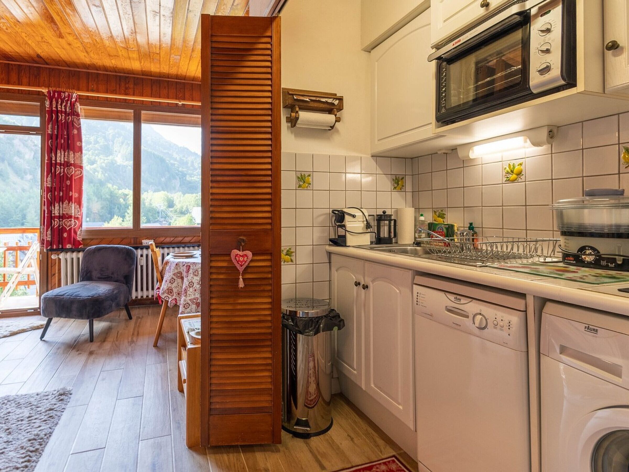 Kjøleskap, mikrobølgeovn og oppvaskmaskin