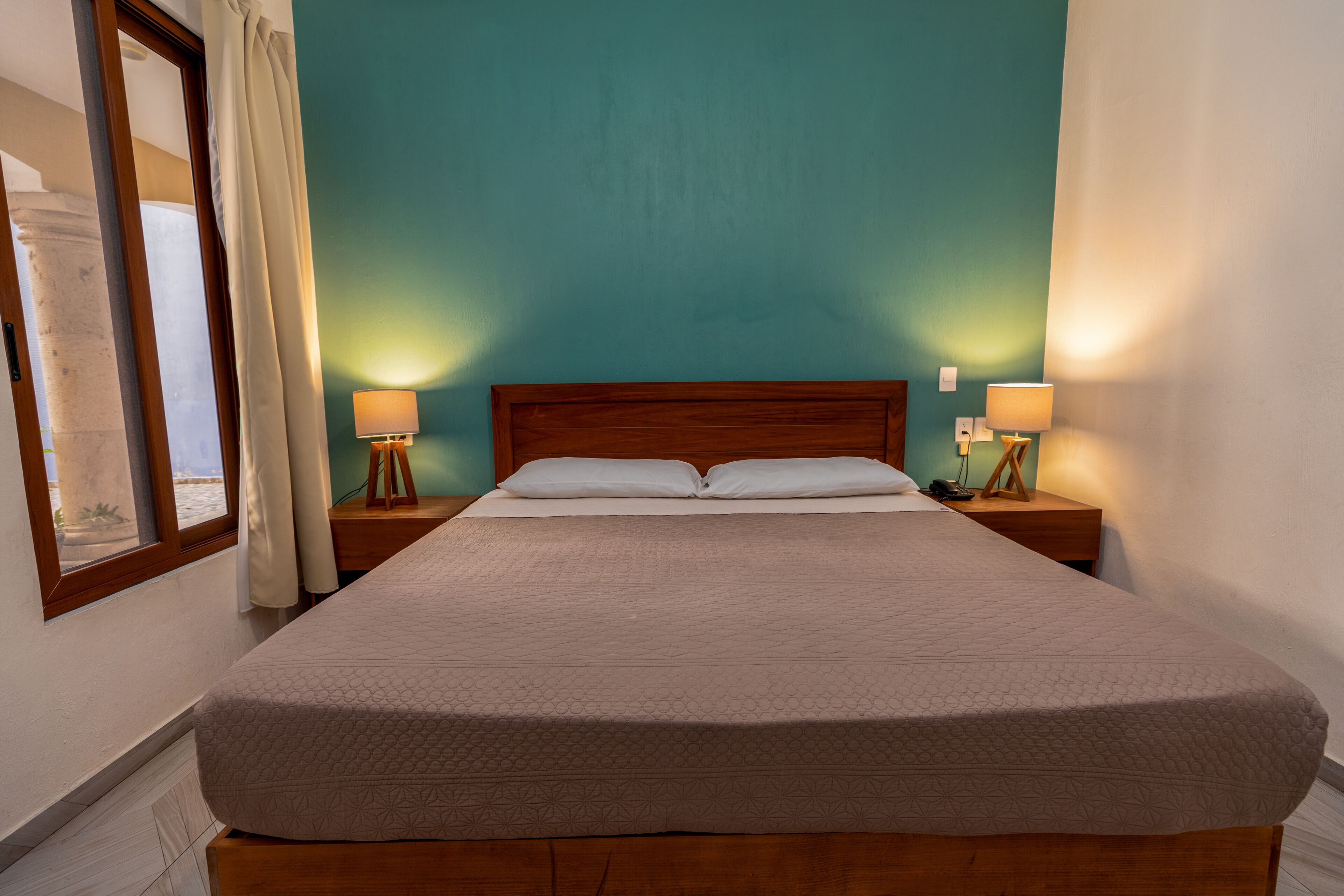 Habitación doble Confort | Ropa de cama de alta calidad y escritorio 