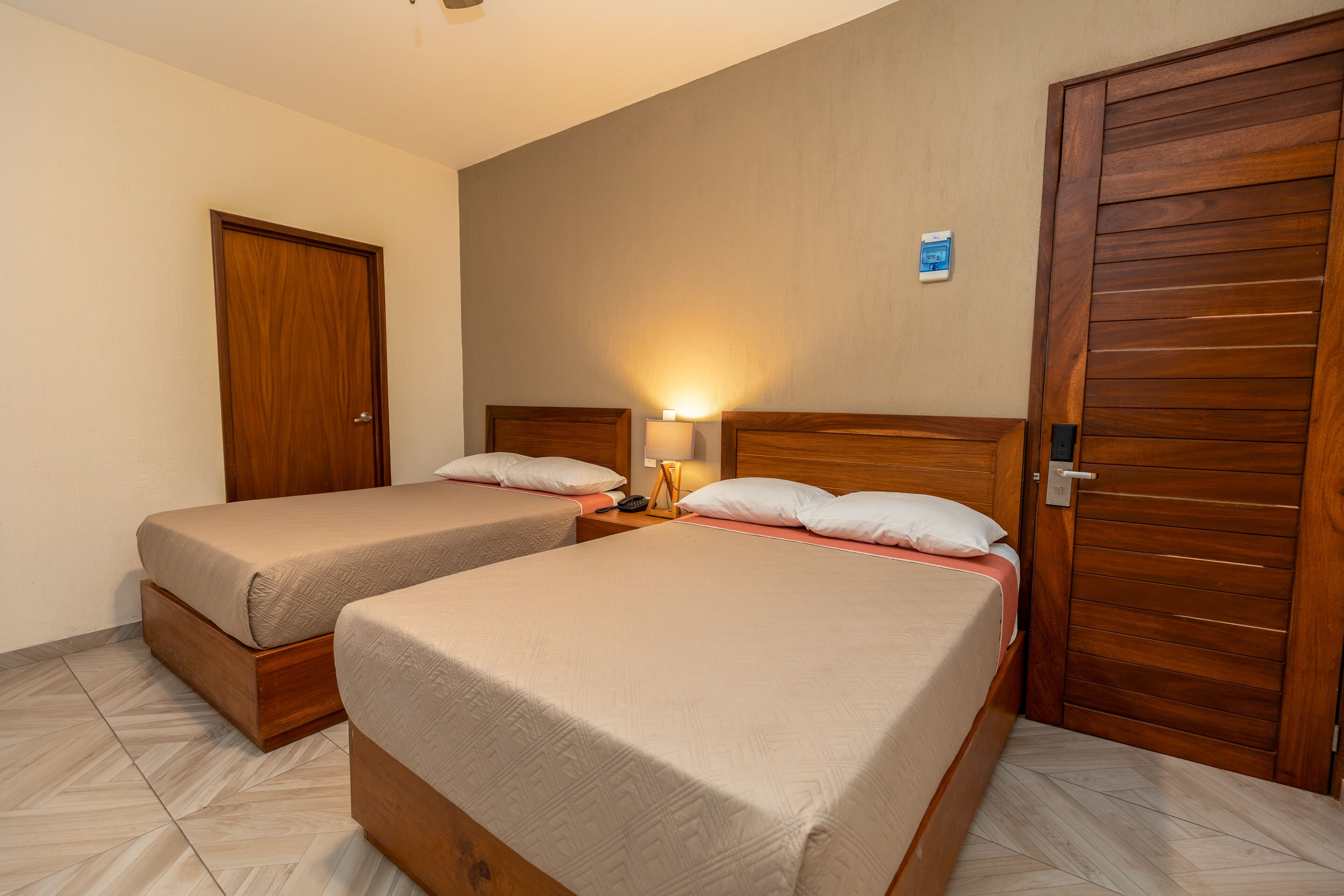 Ropa de cama de alta calidad y escritorio 