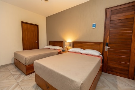 Comfort Room, Non Smoking | Premium bedding, desk, laptop workspace, iron/ironing board. Casona 1530