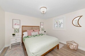 2 多间卧室、熨斗/熨衣板、WiFi、床单