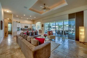 Smart-TV, bøker og printere