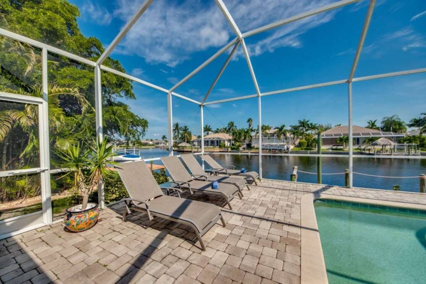 Et oppvarmet basseng