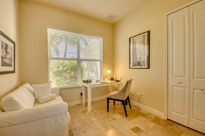 Smart-TV, bøker og printere