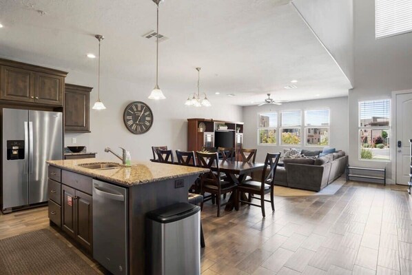 Interior - Spacious Home | Large Outdoor Deck | Sleeps 8 (Washington)