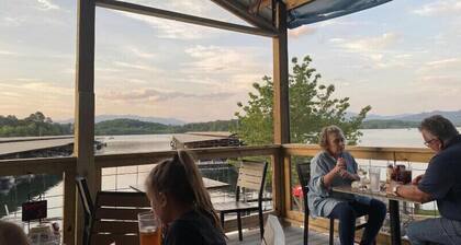 Riverfront Cabin! Mountain Views, Pool, Hot Tub, Fishing, Tubing, Fire Pit, WIFI