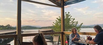 Riverfront Cabin! Mountain Views, Pool, Hot Tub, Fishing, Tubing, Fire Pit, WIFI