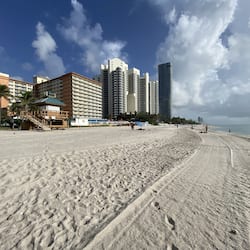 Accommodatie ligt op het strand, strandlakens