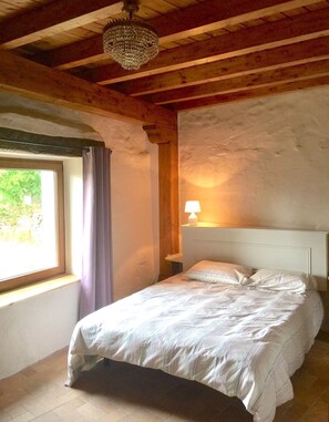 3 chambres, fer et planche à repasser, lit parapluie, draps fournis