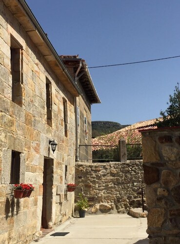 Casa de Piedra Encantadora
