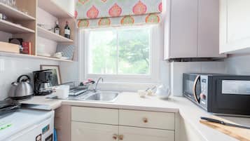 Apartment (1 Bedroom) | Private kitchen