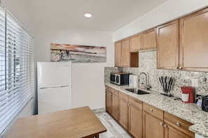 Fridge, microwave, oven, stovetop - 🏖 Gorgeous 1 BR ~ Steps to the Beach 🏖 (West Palm Beach)