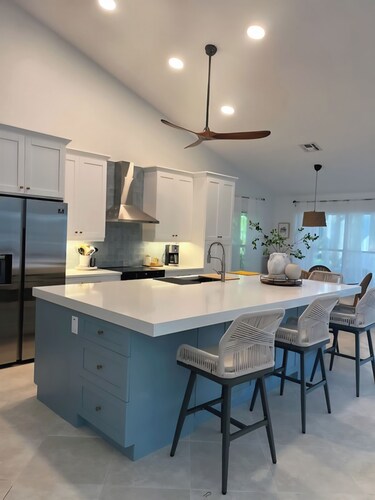 PICCADILLY MANOR-3BD/2BA W HEATED POOL  +1 773 443-7832 