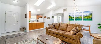 Peaceful retreat near the redwoods, ocean, and golf course!