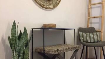 Basic Apartment, 2 Queen Beds | Interior