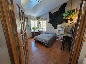 4 chambres, bureau, accès au Wi-Fi (inclus), literie fournie