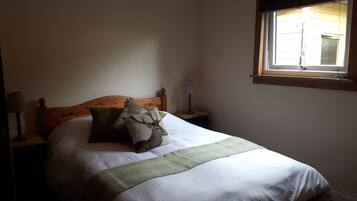 Cabin, 2 Queen Beds | 2 bedrooms, bed sheets