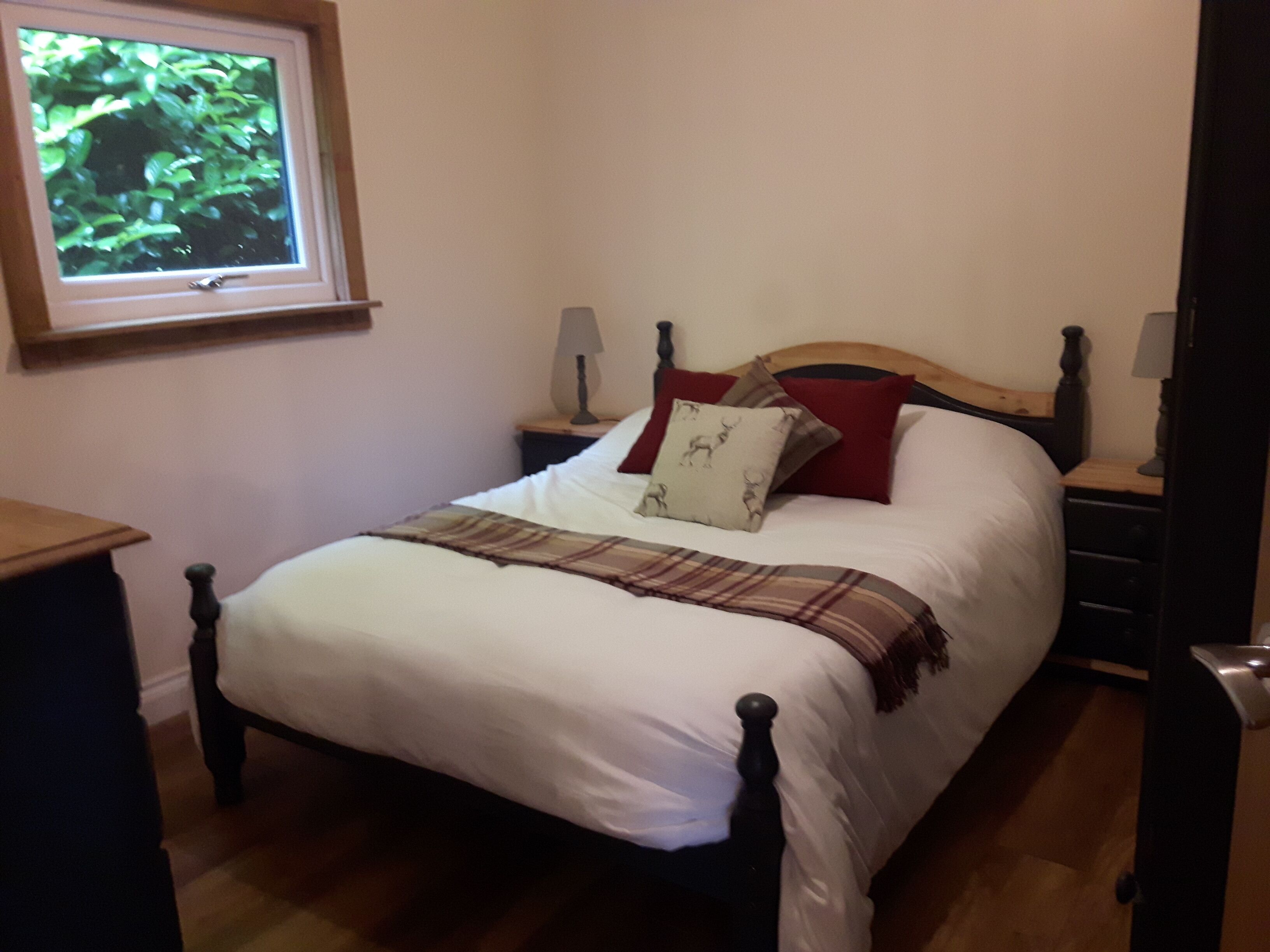 Cabin, 2 Queen Beds | 2 bedrooms, bed sheets