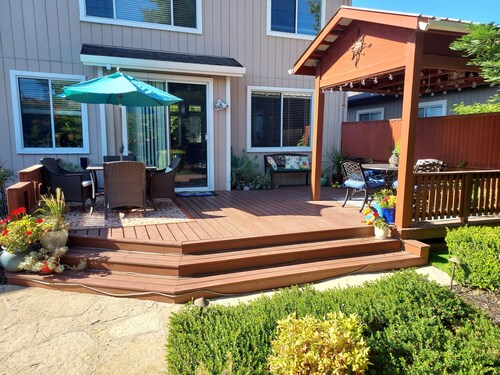 Wine country suburban retreat—minutes to town, wineries, and the coast!