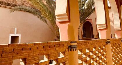 Charming Riad in the heart of the Kasbah ramparts with swimming pool jacuzzi hamam
