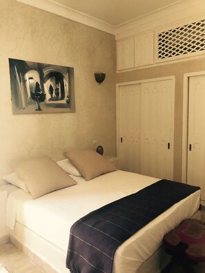 5 chambres, fer et planche à repasser, Wi-Fi gratuit, draps fournis