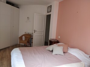 5 chambres, fer et planche à repasser, Wi-Fi gratuit