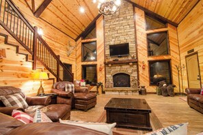 Flachbildfernseher, Kamin, DVD-Player, Tischfußball