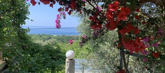 Apartment with sea view and pool - lemon garden