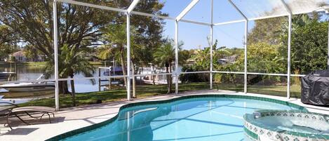 Piscine extérieure, piscine chauffée