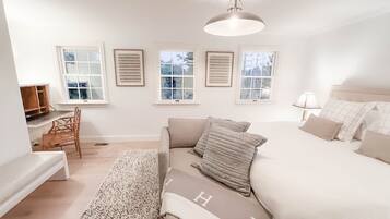 5 Schlafzimmer, Schreibtisch, Bügeleisen/Bügelbrett, kostenloses WLAN