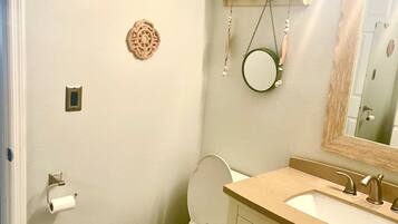 Combined shower/tub, hair dryer, towels, soap
