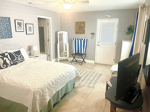 One Bedroom Apartment, One block from the beach BTR #2197