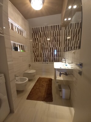 Free toiletries, hair dryer, towels - Apartments Iggy - Three Bedroom Apartment with Sea View and Terrace (Postira)