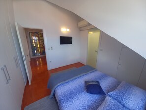 3 bedrooms, iron/ironing board, free Internet, bed sheets - Apartments Iggy - Three Bedroom Apartment with Sea View and Terrace (Postira)