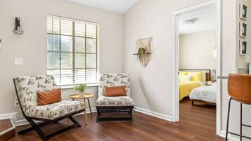 4 bedrooms, desk, iron/ironing board, free WiFi