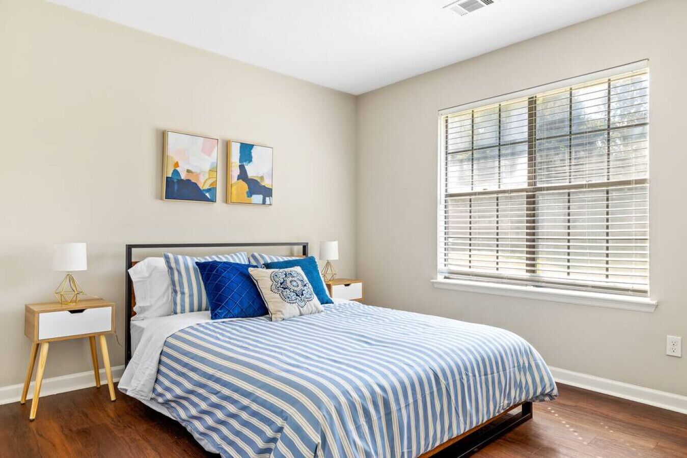 4 bedrooms, desk, iron/ironing board, free WiFi