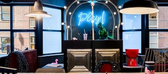 Moxy the Hague
