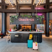 Moxy the Hague