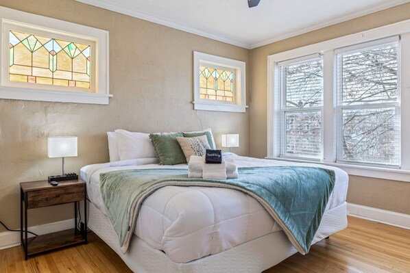 1 habitación, tabla de planchar con plancha, wifi y ropa de cama 