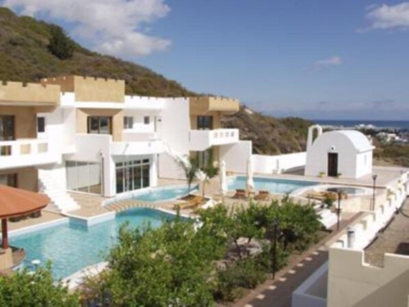 Outdoor pool - Castello di Cavalieri (Rhodes)