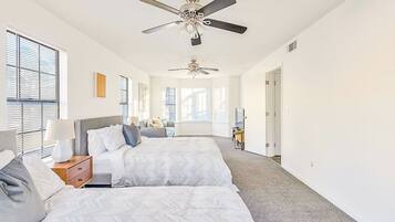 4 habitaciones, escritorio, tabla de planchar con plancha y wifi gratis