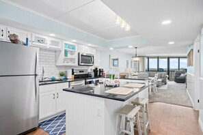 Fridge, microwave, oven, dishwasher - THE DUNES: PORT ARANSAS, Tx - BEACH CONDO WITH SHIP/OCEAN  VIEW

WINTER TEXANS! (Port Aransas)