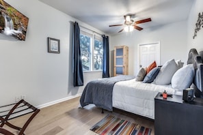 7 bedrooms, desk, iron/ironing board, travel cot