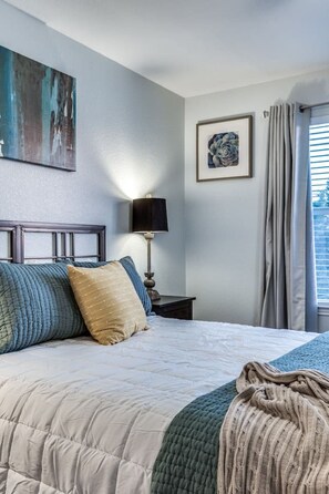 7 bedrooms, desk, iron/ironing board, travel crib