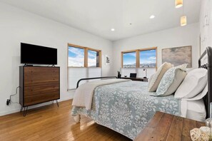 Desk, iron/ironing board, travel cot, WiFi