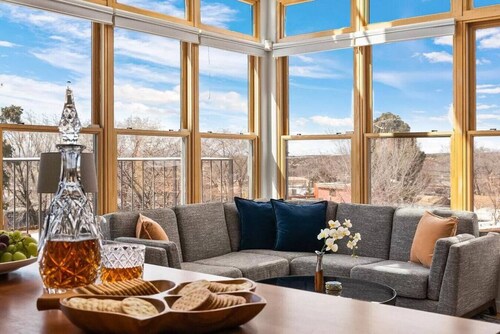 Ski Discounts! Modern Comfort Loft with Stunning Views by Railyard!
