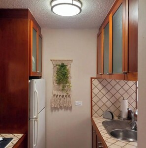 Fridge, microwave, coffee/tea maker, cookware/dishes/utensils