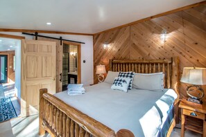 6 bedrooms, desk, iron/ironing board, free WiFi